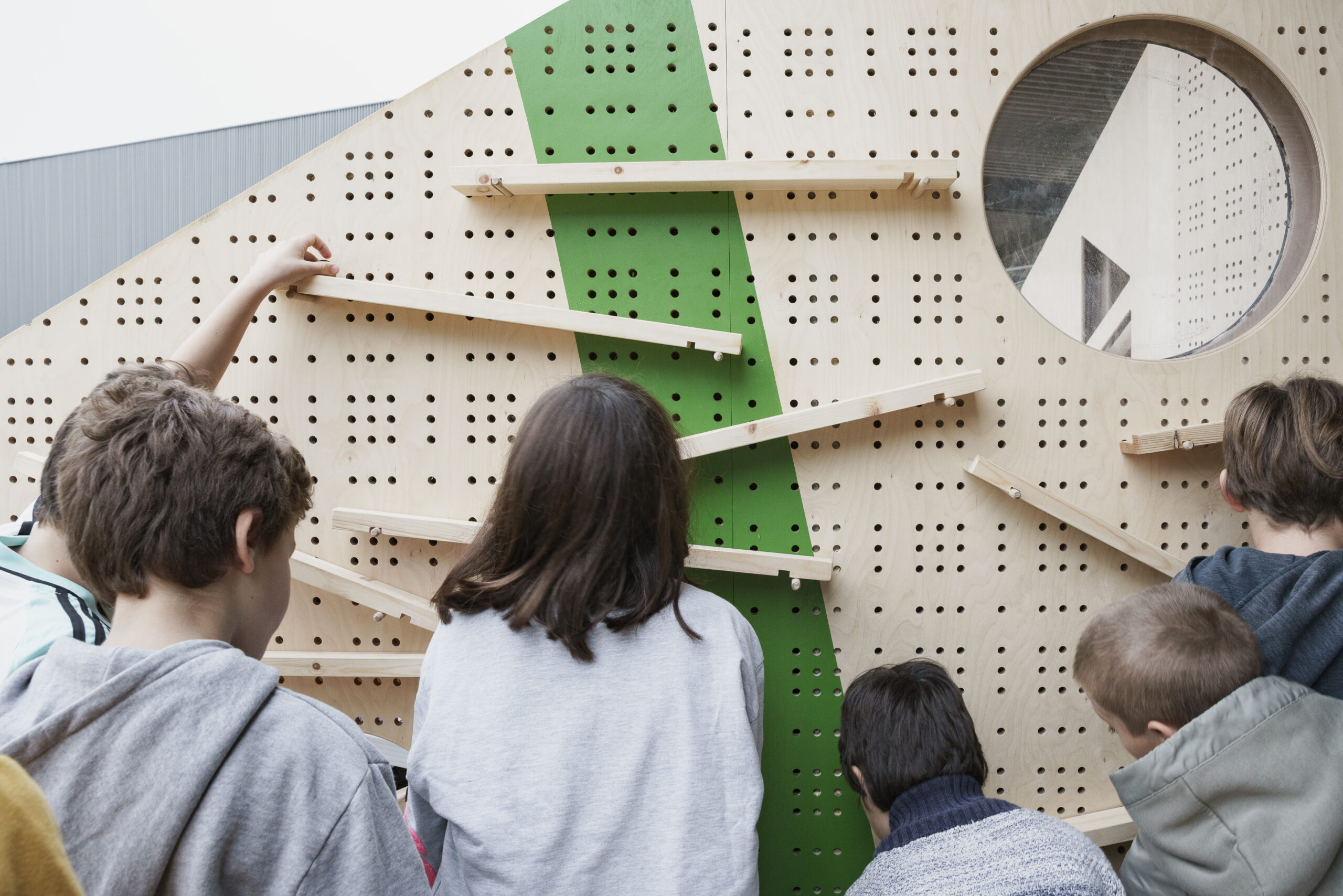 Paredes activas Irulegui_arquitectura pedagogica (1)